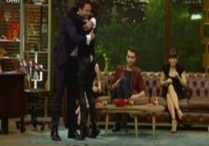 Beyaz Show dan Murat Dalkl a Klip Srprizi!